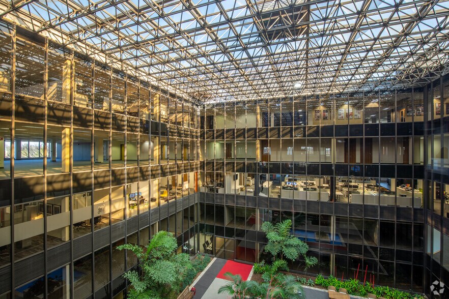 More Photos Of 25200 Telegraph Rd, Southfield Office For Lease