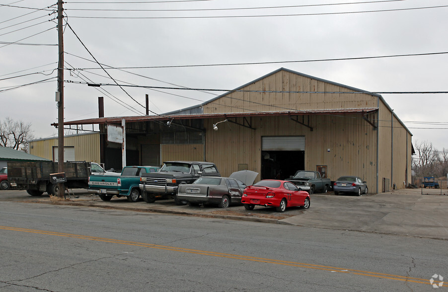 Primary Photo Of 5716-5722 E Tecumseh St, Tulsa Manufacturing For Lease