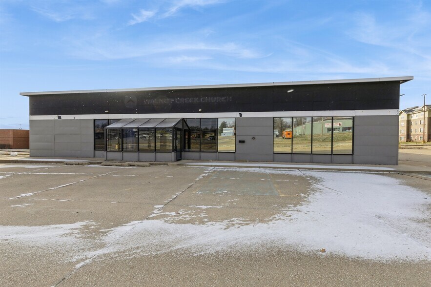 More Photos Of 1101 E Army Post Rd, Des Moines Freestanding For Sale