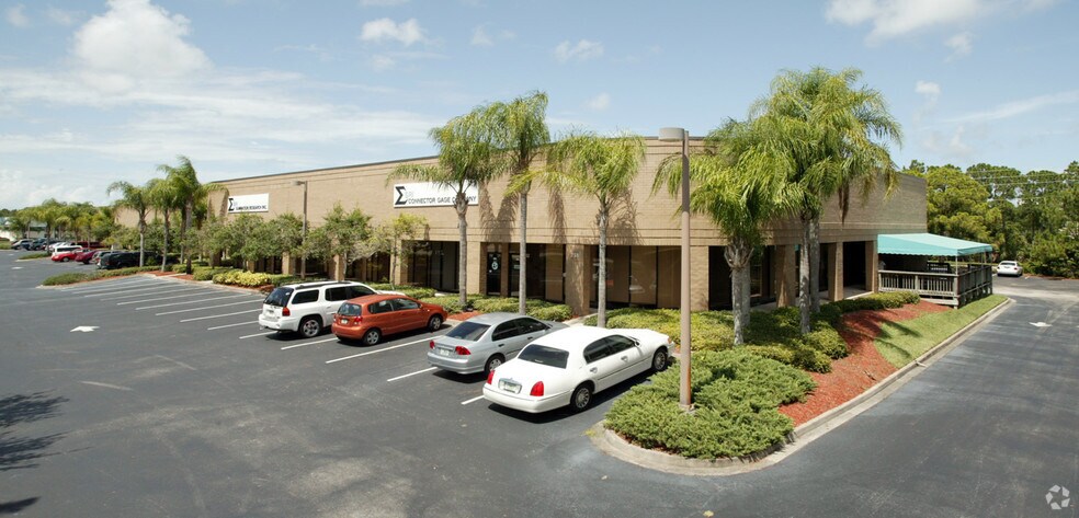 More Photos Of 751 North Dr, Melbourne Flex For Lease