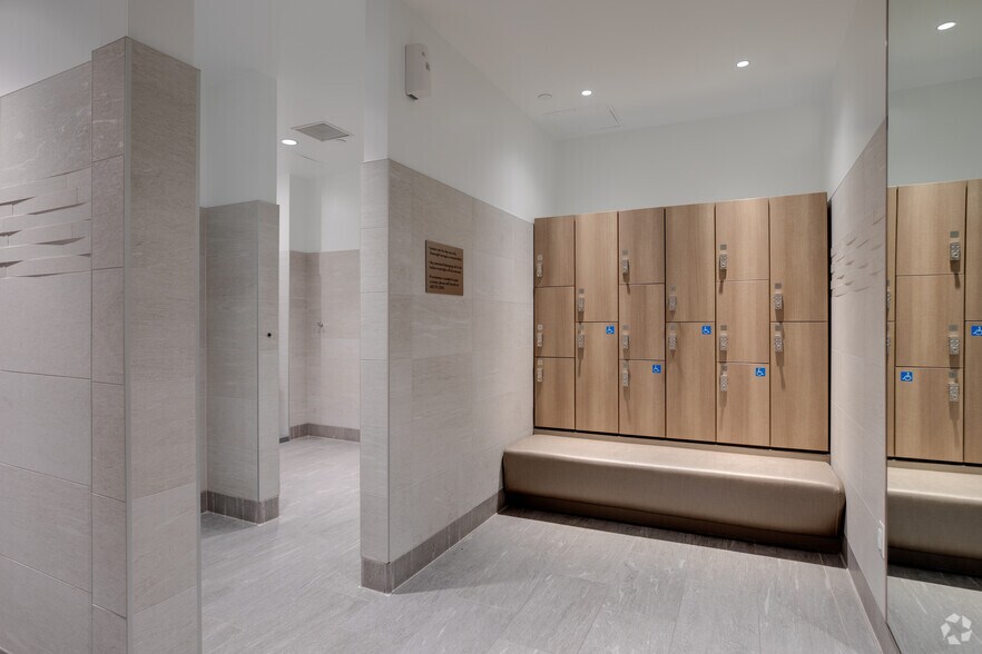 More Photos Of 2325 E Camelback Rd, Phoenix Office For Lease