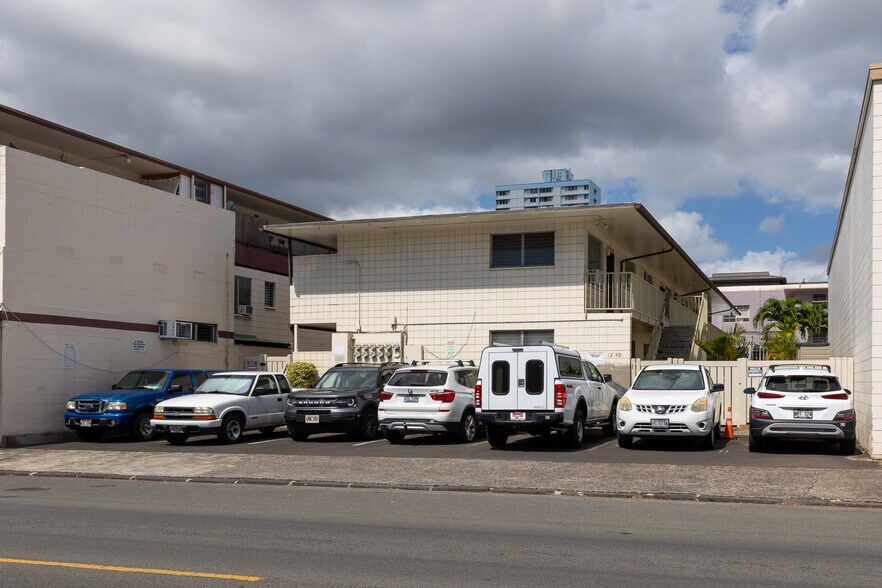 Primary Photo Of 1240 Young St, Honolulu Apartments For Sale