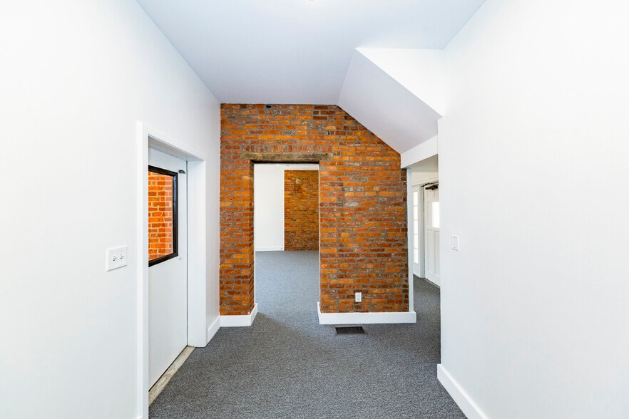 More Photos Of 30-40 E Columbus St, Columbus Unknown For Lease