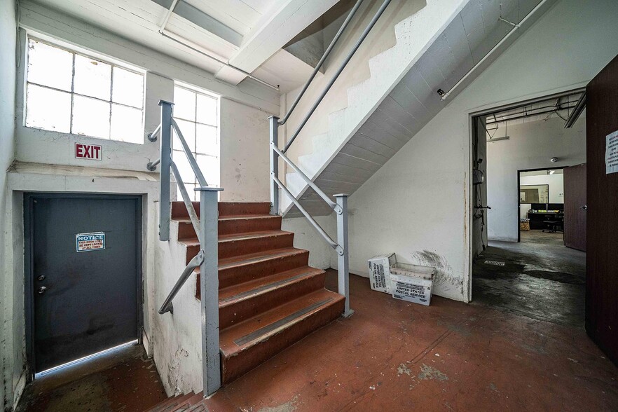 More Photos Of 4383 Fruitland Ave, Vernon Manufacturing For Sale