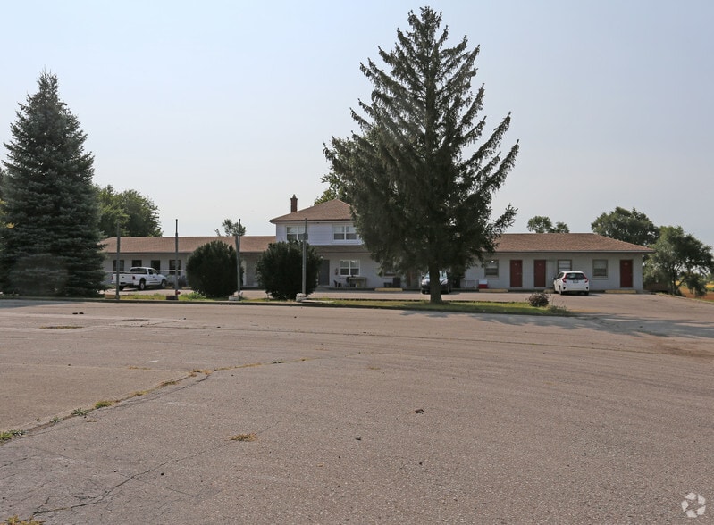 More Photos Of 960 Colborne St W, Brantford Hotel For Sale