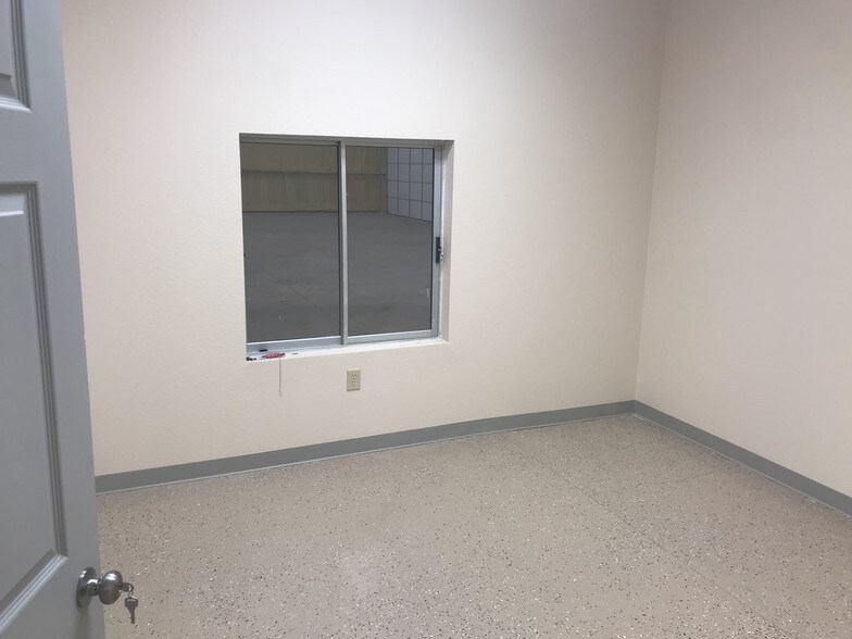 More Photos Of 9503 E County Road 97, Midland Warehouse For Lease
