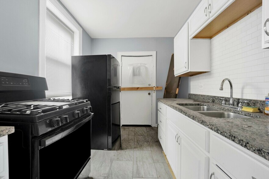 More Photos Of 6920-6930 S Oglesby Ave, Chicago Apartments For Sale