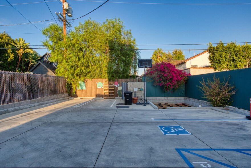 More Photos Of 542 N Larchmont Blvd, Los Angeles Office For Sale