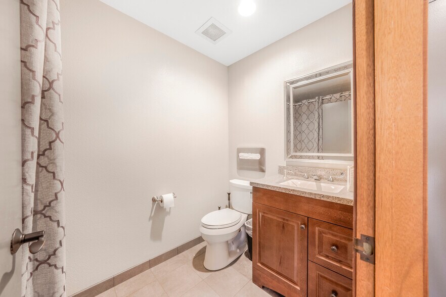 More Photos Of 2029 Village Ln, Solvang Medical For Sale