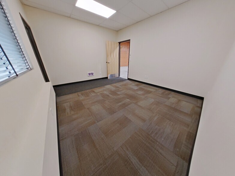 More Photos Of 4107 Industrial Ave, Springfield General Retail For Lease