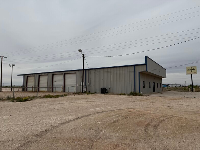 More Photos Of 527 NW County Rd, Hobbs Warehouse For Lease