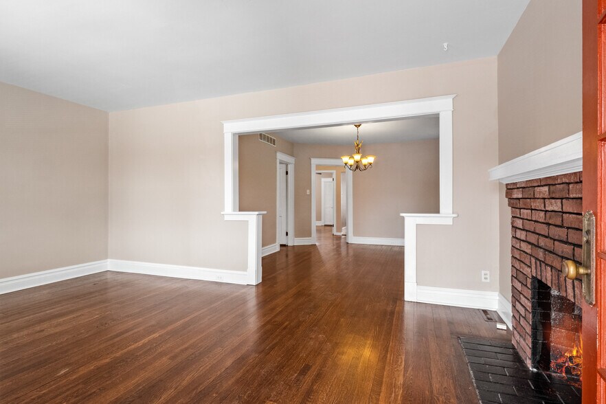 More Photos Of 5007 Goethe Ave, Saint Louis Multifamily For Sale