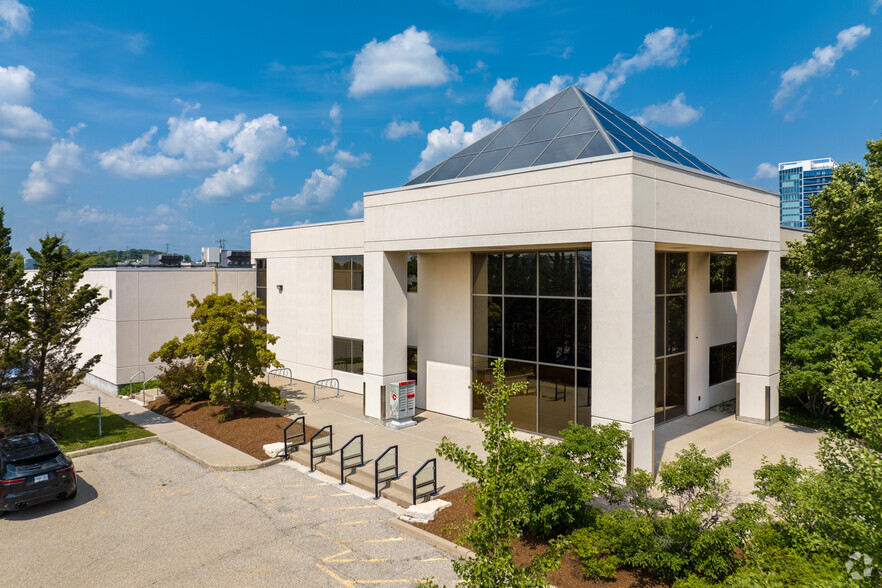 Primary Photo Of 156 Columbia St W, Waterloo Office For Lease