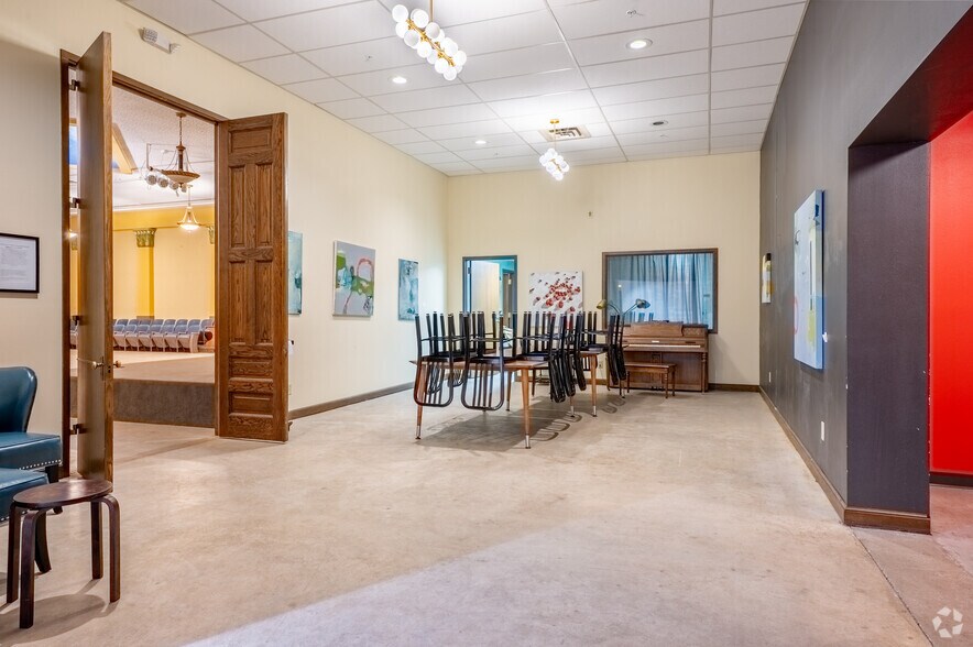 More Photos Of 130 N 1st St, Wausau Storefront Retail Office For Sale