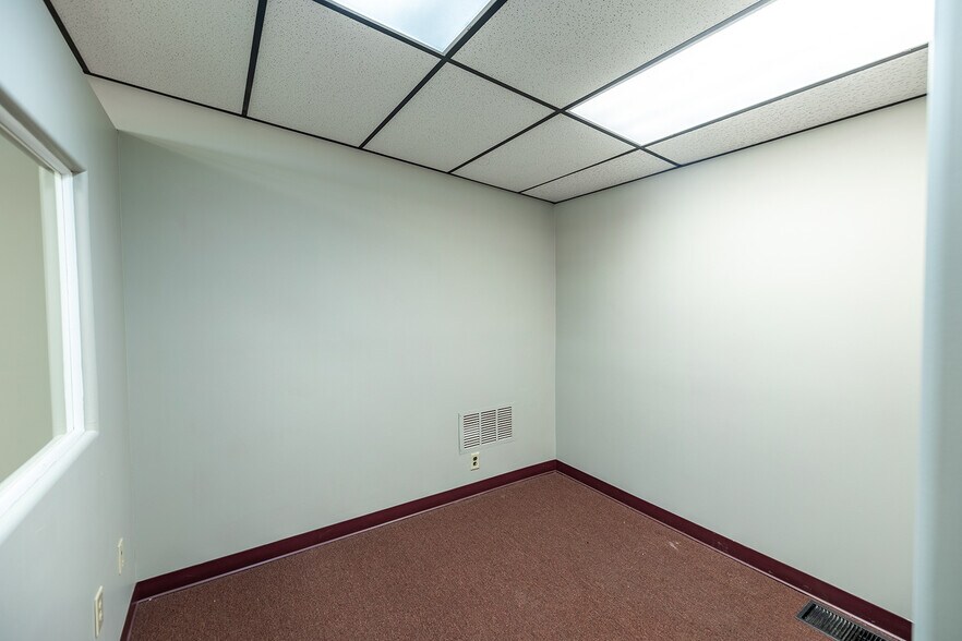 More Photos Of 11209 W Kellogg, Wichita Auto Dealership For Sale