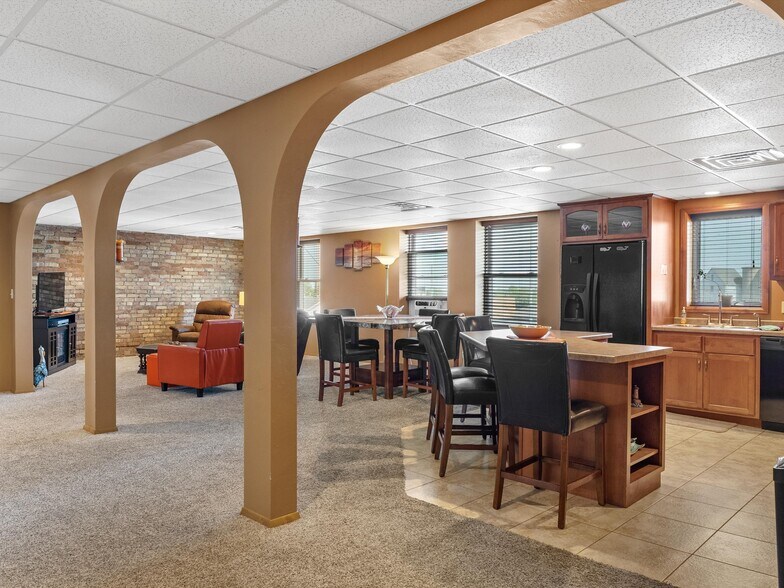 More Photos Of 201 Steele St, Algoma Hotel For Sale