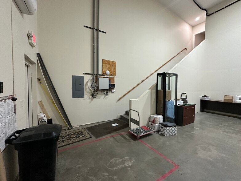 More Photos Of 580 Madison Ave, North Liberty Office For Sale