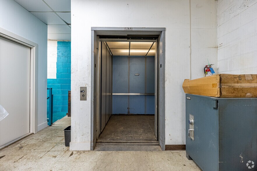 More Photos Of 3014-3018 N Coolidge Ave, Los Angeles Warehouse For Sale