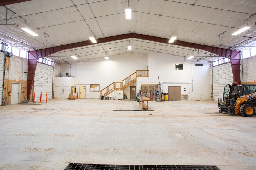 More Photos Of 2066 125th Ave, Watford City Showroom For Sale