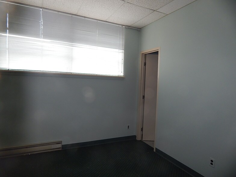 More Photos Of 180 E Central Ave, Pearl River Office For Lease