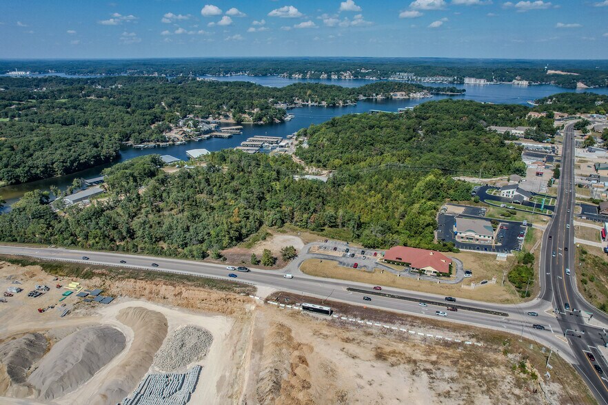 More Photos Of 109 Horseshoe Bend Pky, Lake Ozark Office For Sale
