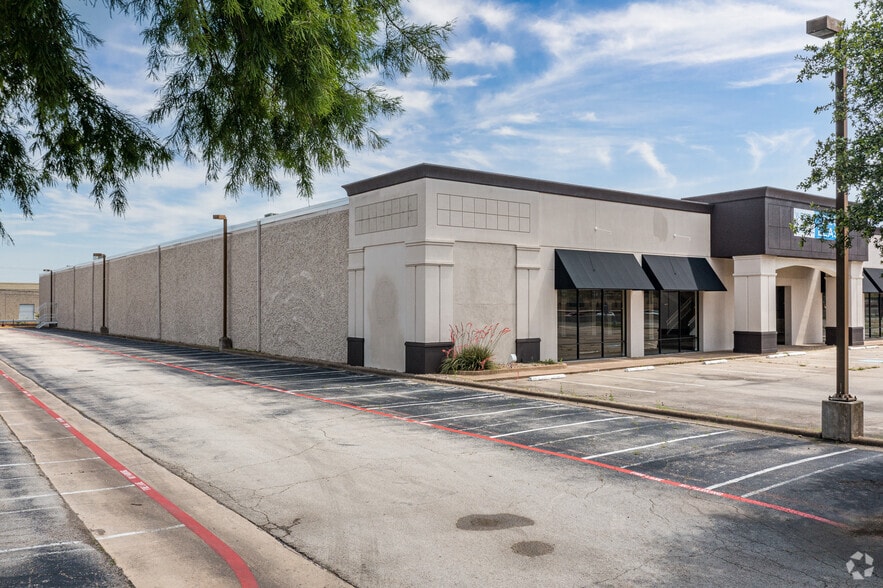More Photos Of 4505 LBJ Fwy, Farmers Branch Freestanding For Lease