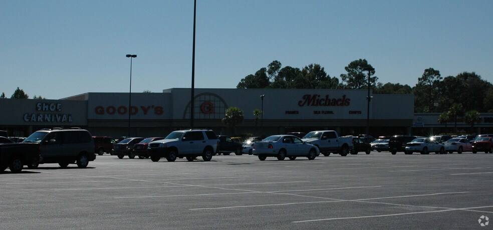 More Photos Of 513-669 W 23rd St, Panama City Storefront For Lease