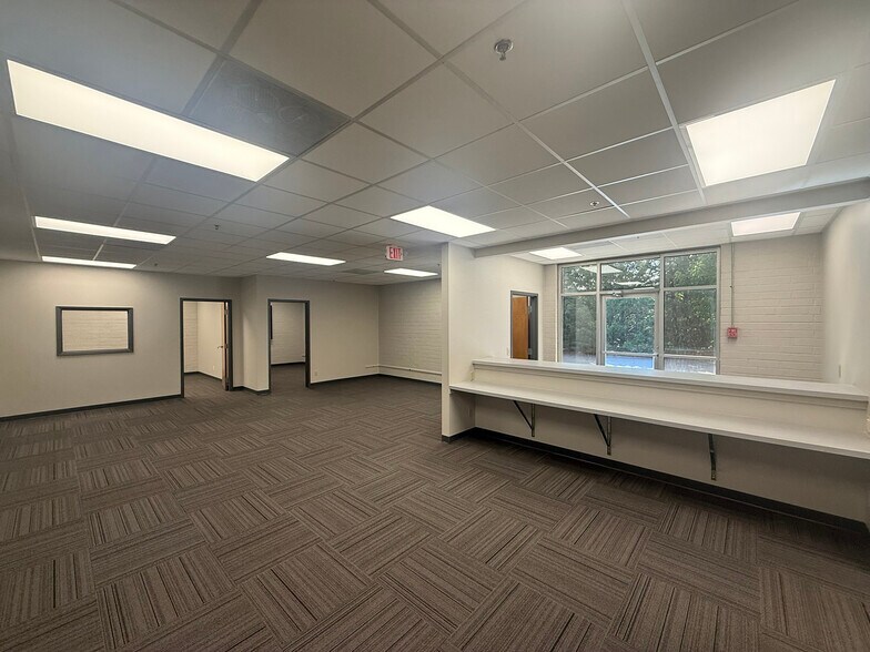 More Photos Of 7001 Cessna Dr, Greensboro Warehouse For Lease