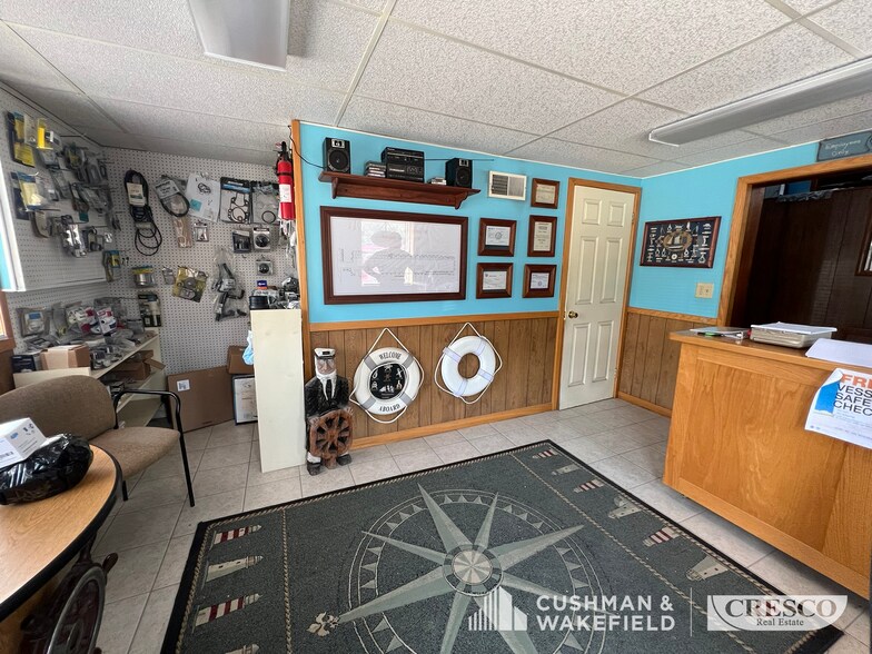 More Photos Of 921 W River Rd, Vermilion Marina For Sale