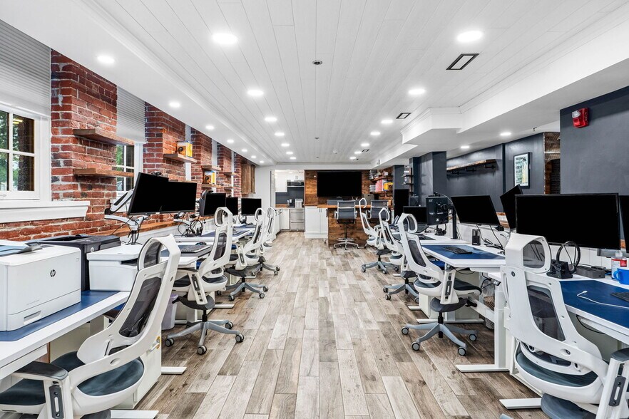 More Photos Of 19-23 Pleasant St, Newburyport Office For Sale