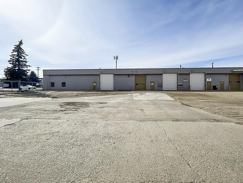 More Photos Of 11318-11320 143rd St NW, Edmonton Service For Lease