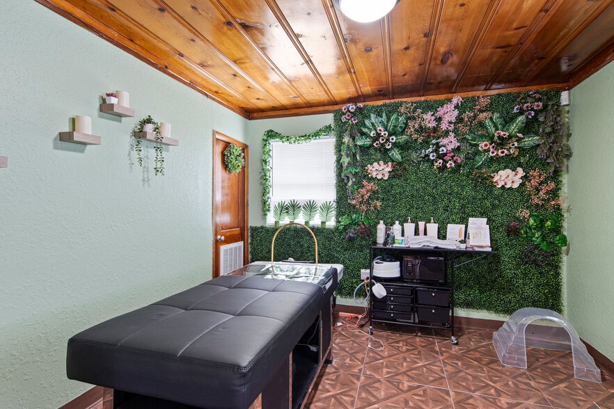 More Photos Of 1618 Pecan Blvd, McAllen Freestanding For Lease