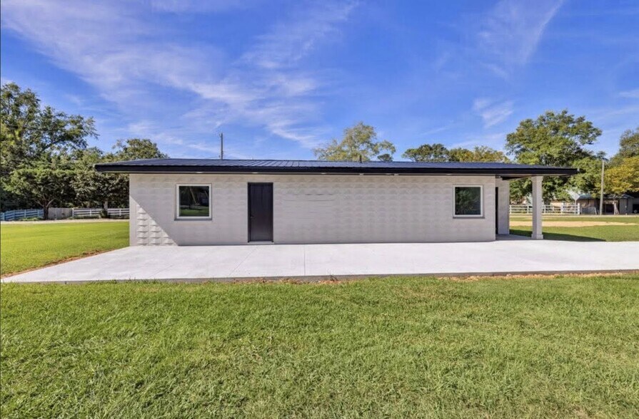 More Photos Of 3275 Racetrack Rd, D'Iberville Flex For Lease