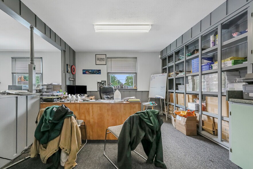 More Photos Of 13390 Ravenna Ave NE, Hartville Flex For Sale