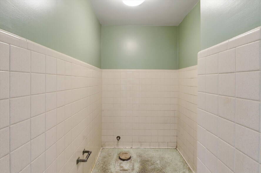 More Photos Of 18150 SE 72 Ave, Inglis Office For Sale