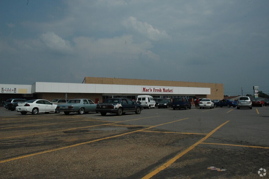 More Photos Of 1419-1425 Winnsboro Rd, Monroe Storefront For Lease