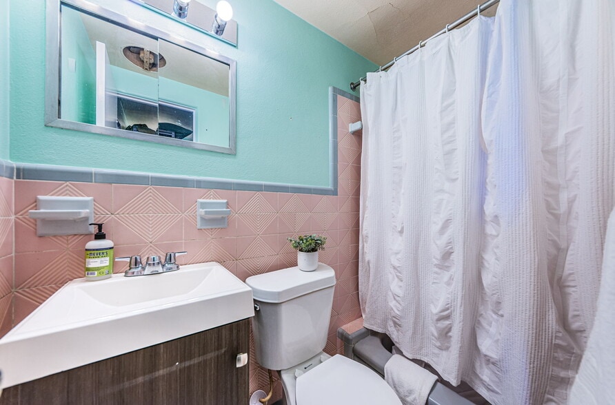More Photos Of 12100 Gulf Blvd, Treasure Island Hotel For Sale
