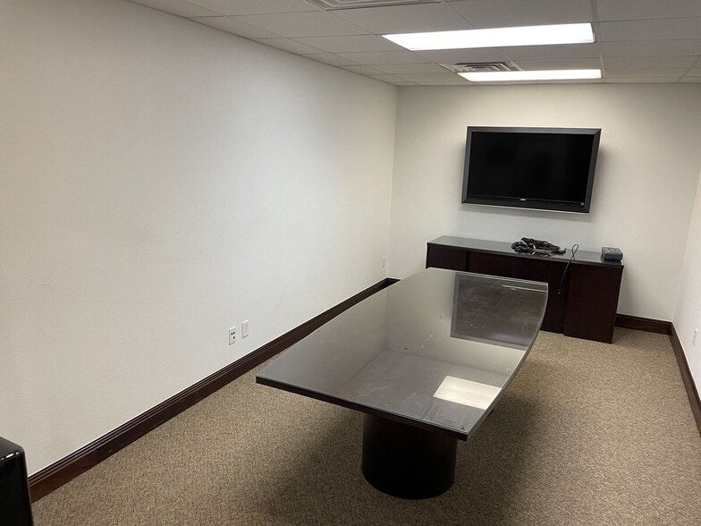 More Photos Of 201 N Pace Blvd, Pensacola Office For Sale