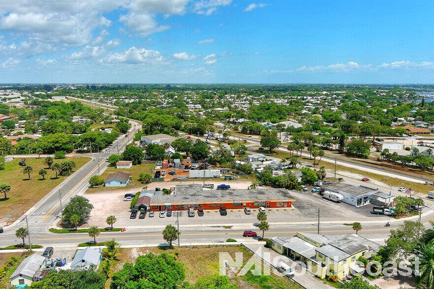More Photos Of 4069-4129 SE Salerno Rd, Stuart General Retail For Lease