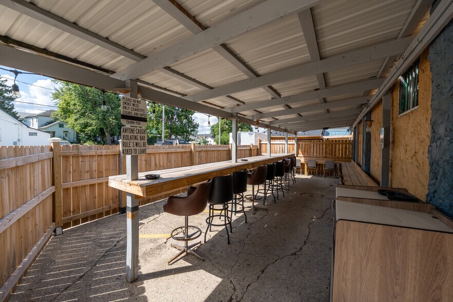 More Photos Of 518 N Harrison St, Alexandria General Retail For Sale