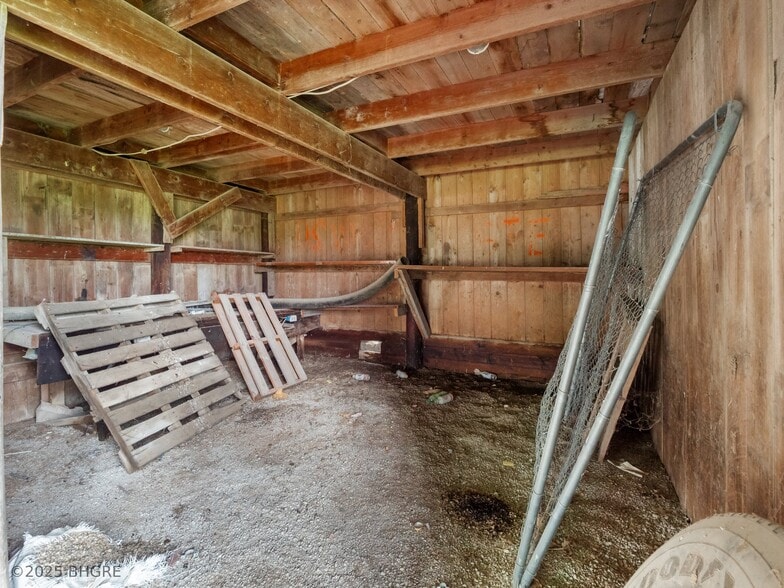 More Photos Of 1247 Illinois Dr, Knoxville Sports And Entertainment For Sale