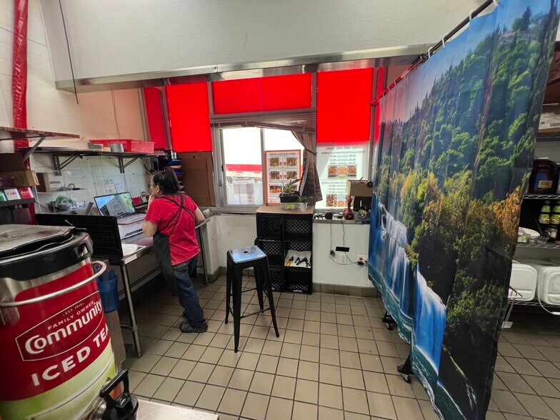 More Photos Of 7205 S Broadway Ave, Tyler Fast Food For Lease