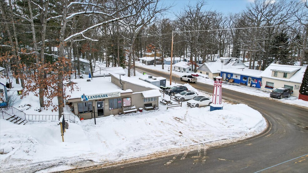 More Photos Of 5937 W Higgins Lake Dr, Roscommon Restaurant For Sale