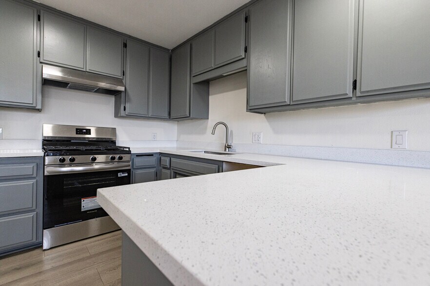 More Photos Of 6003 Craner Ave, North Hollywood Apartments For Sale