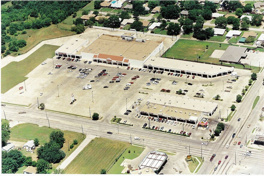 More Photos Of 10121 Lake June Rd, Dallas Unknown For Lease