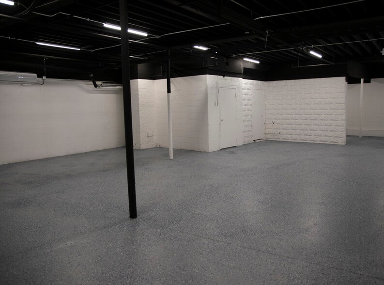 More Photos Of 41 Elm St, Stoneham Warehouse For Lease