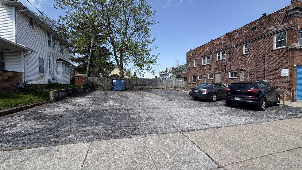 More Photos Of 1469-1473 W Sylvania Ave, Toledo Storefront Retail Residential For Lease