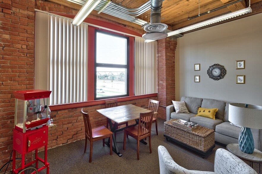 More Photos Of 85 Allen St, Rochester Office Residential For Lease