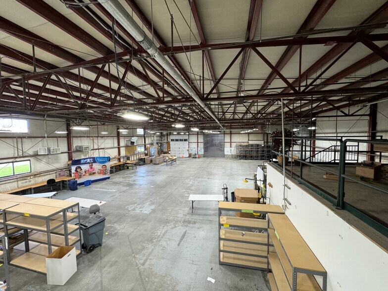 More Photos Of 155 Industrial Dr, Northampton Warehouse For Lease