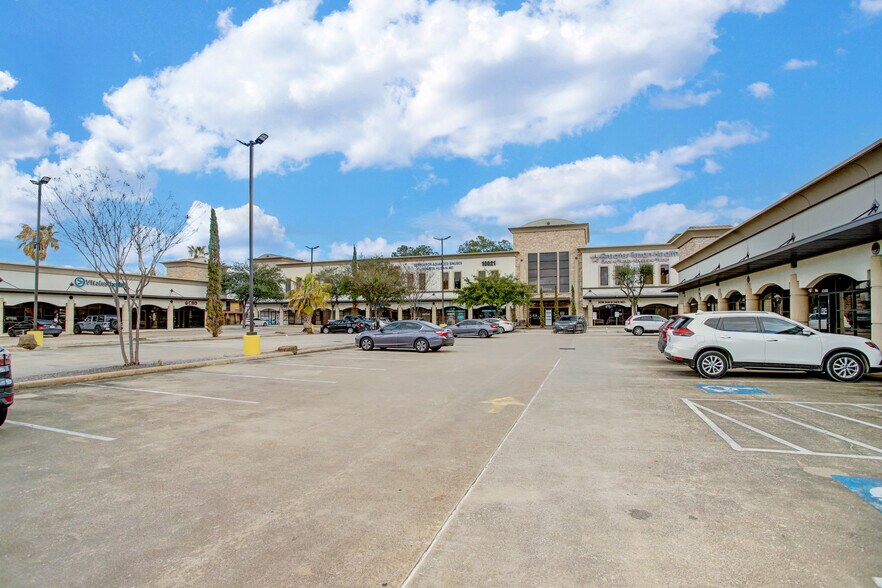 More Photos Of 10019 Main St, Houston Office For Lease